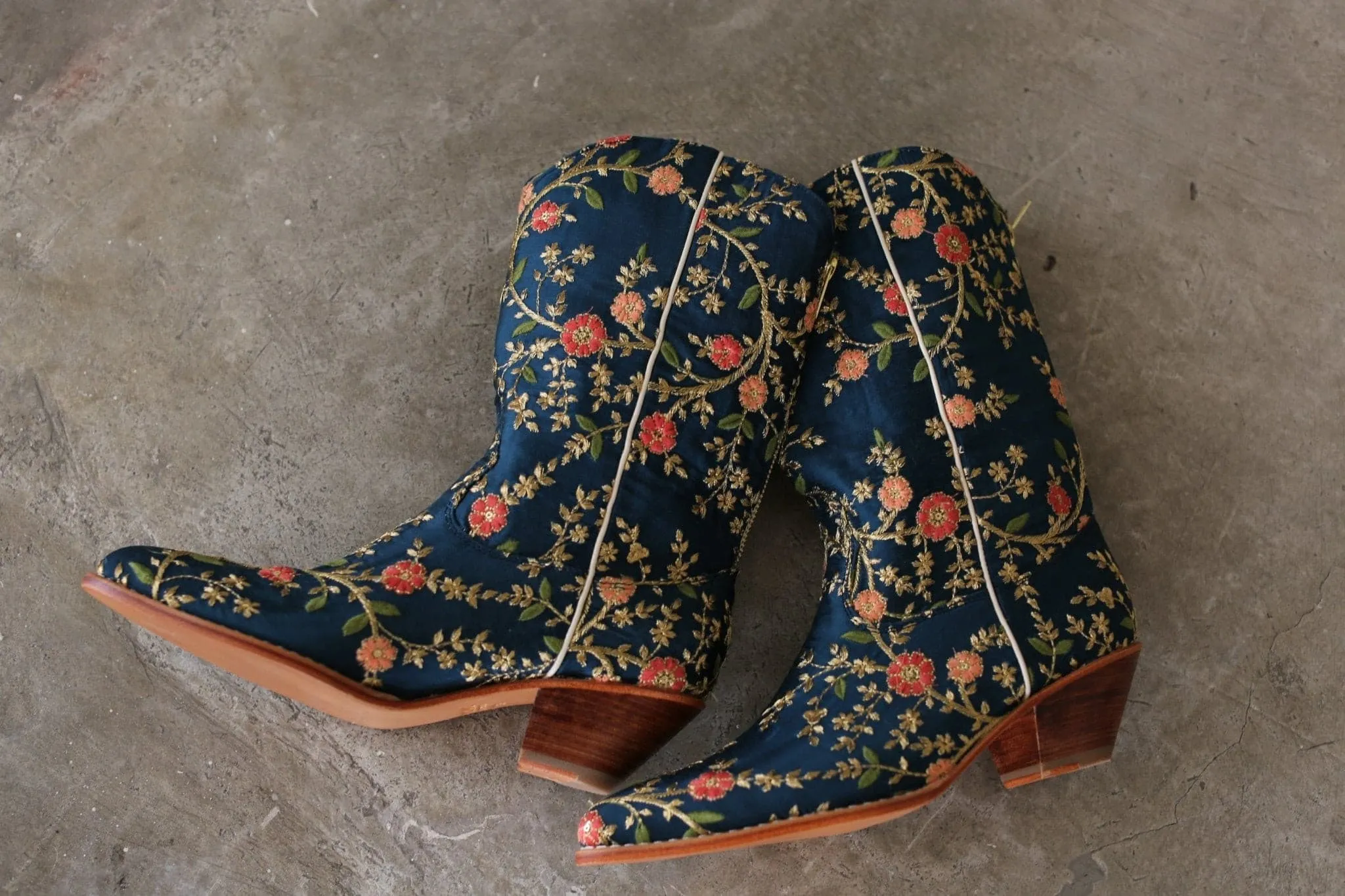 ELOISE EMBROIDERED ANKLE BOOTS X FREE PEOPLE