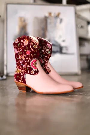 EMBROIDERED VELVET / PINK LEATHER BOOTS DAISY