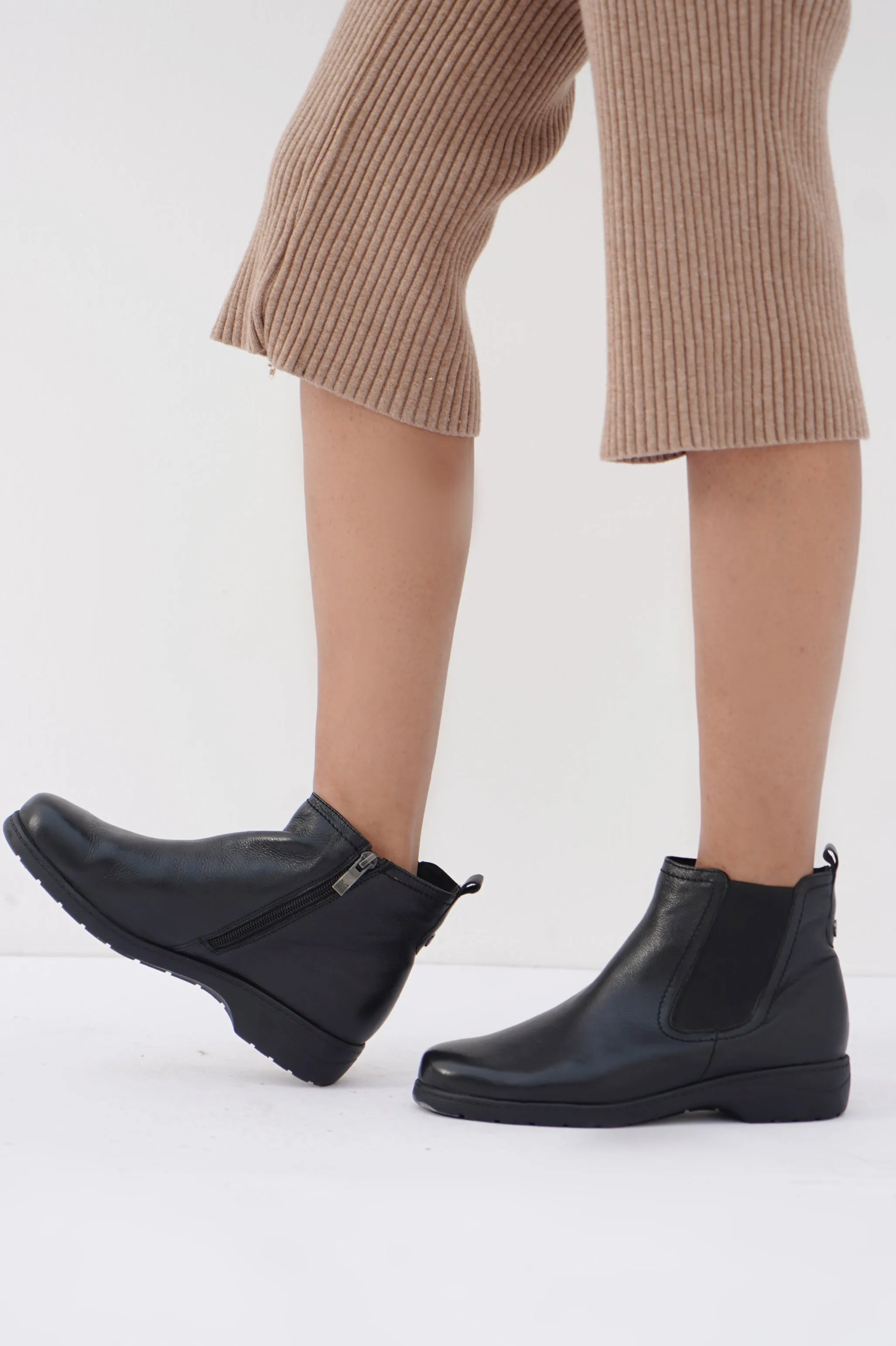 MERINO ANKLE BOOTS BLACK